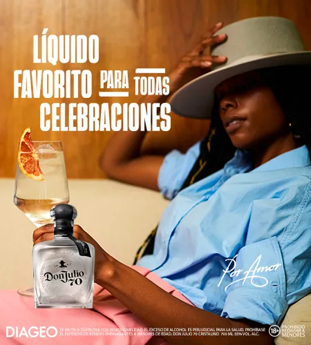 Foto de Don Julio 70 Añejo Claro x 750ml con una mujer con un coctel y frase líquido favorito para todas las celebraciones