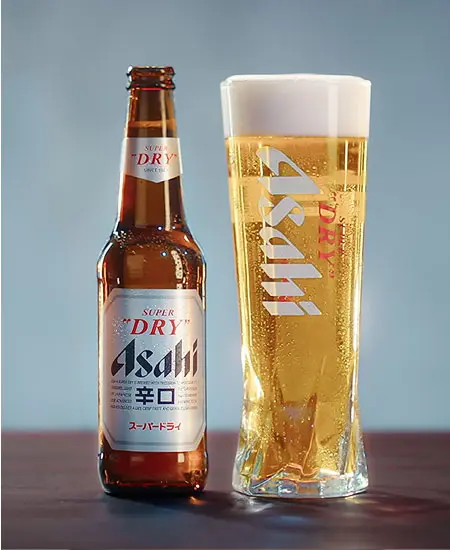 Cerveza Asahi foto botella y copa
