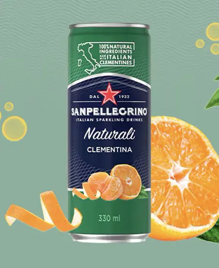 San Pellegrino Clementina con naranja y fondo verde