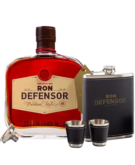 Ron Defensor Style 18 años con licorera de marca, dos copas y tapa