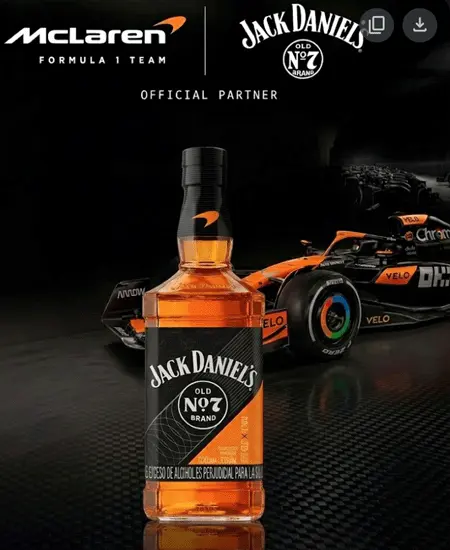 Jack Daniel's X McLaren F1 Edition con carro de la F1